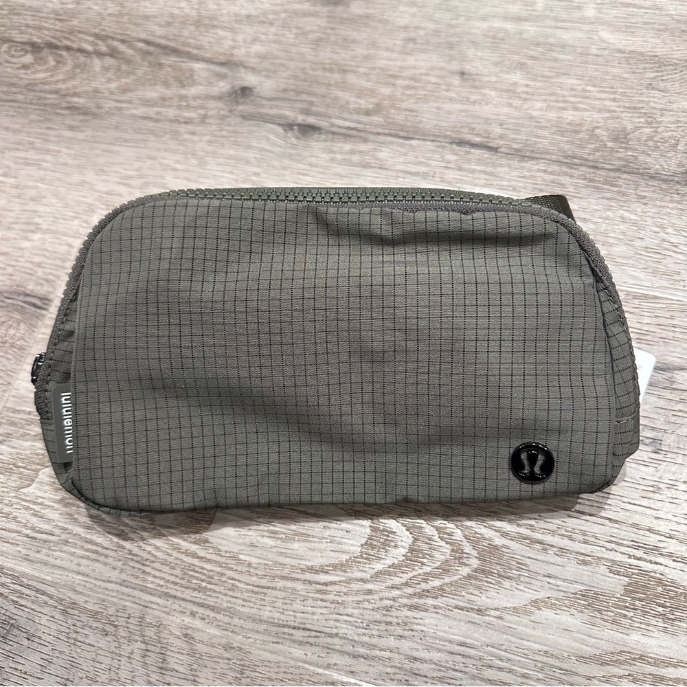 lululemon belt bag COBN / Black NWT
